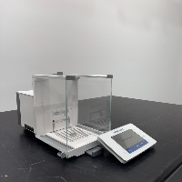 Mettler Toledo XSR105DU Analytical Balance image 0